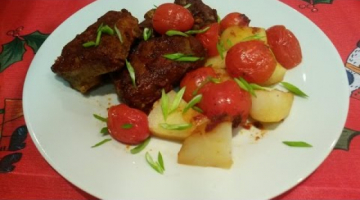 Нежные свиные ребрышки с овощами в духовке